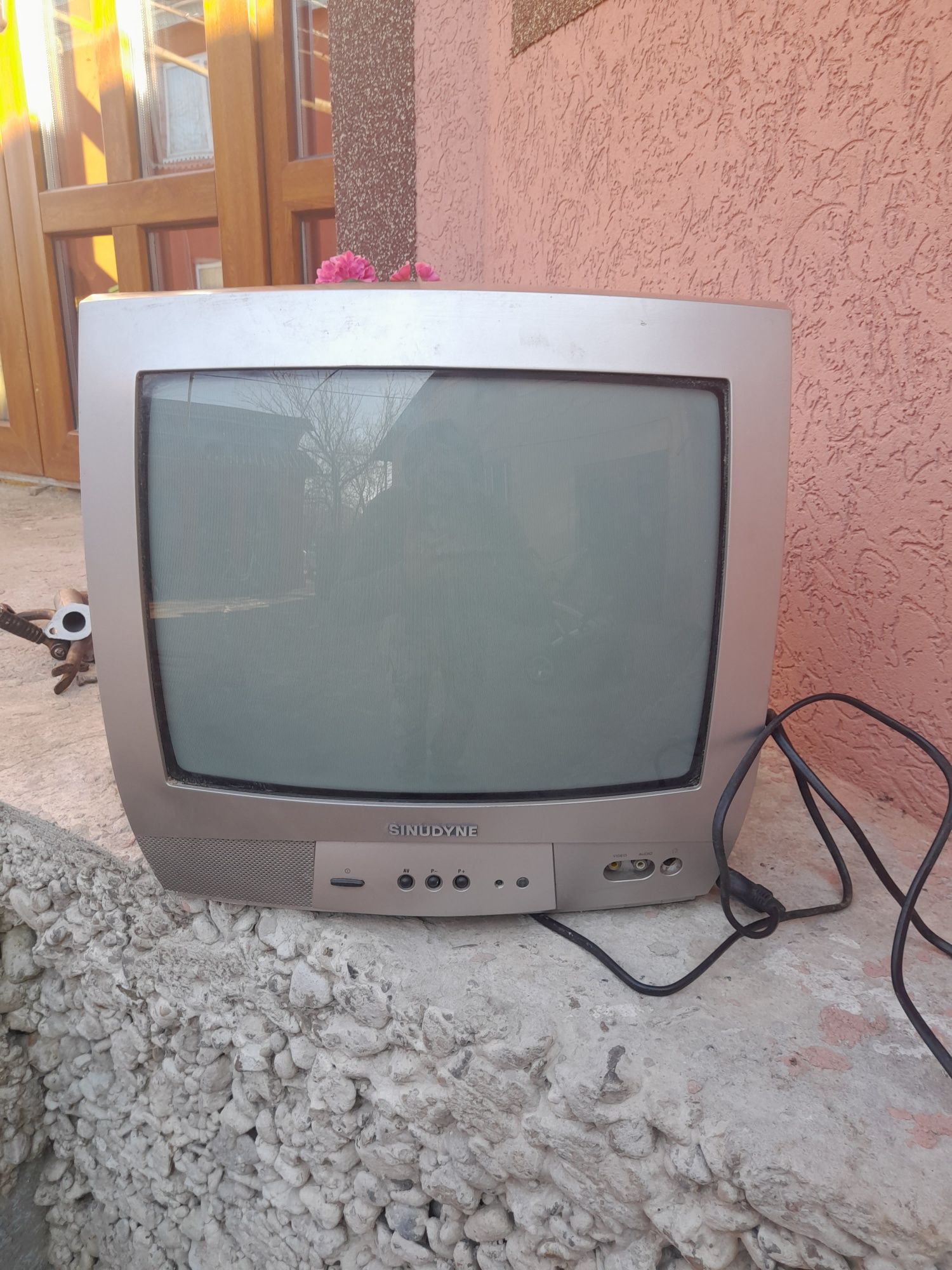 Продаю телевізор Sinudyne