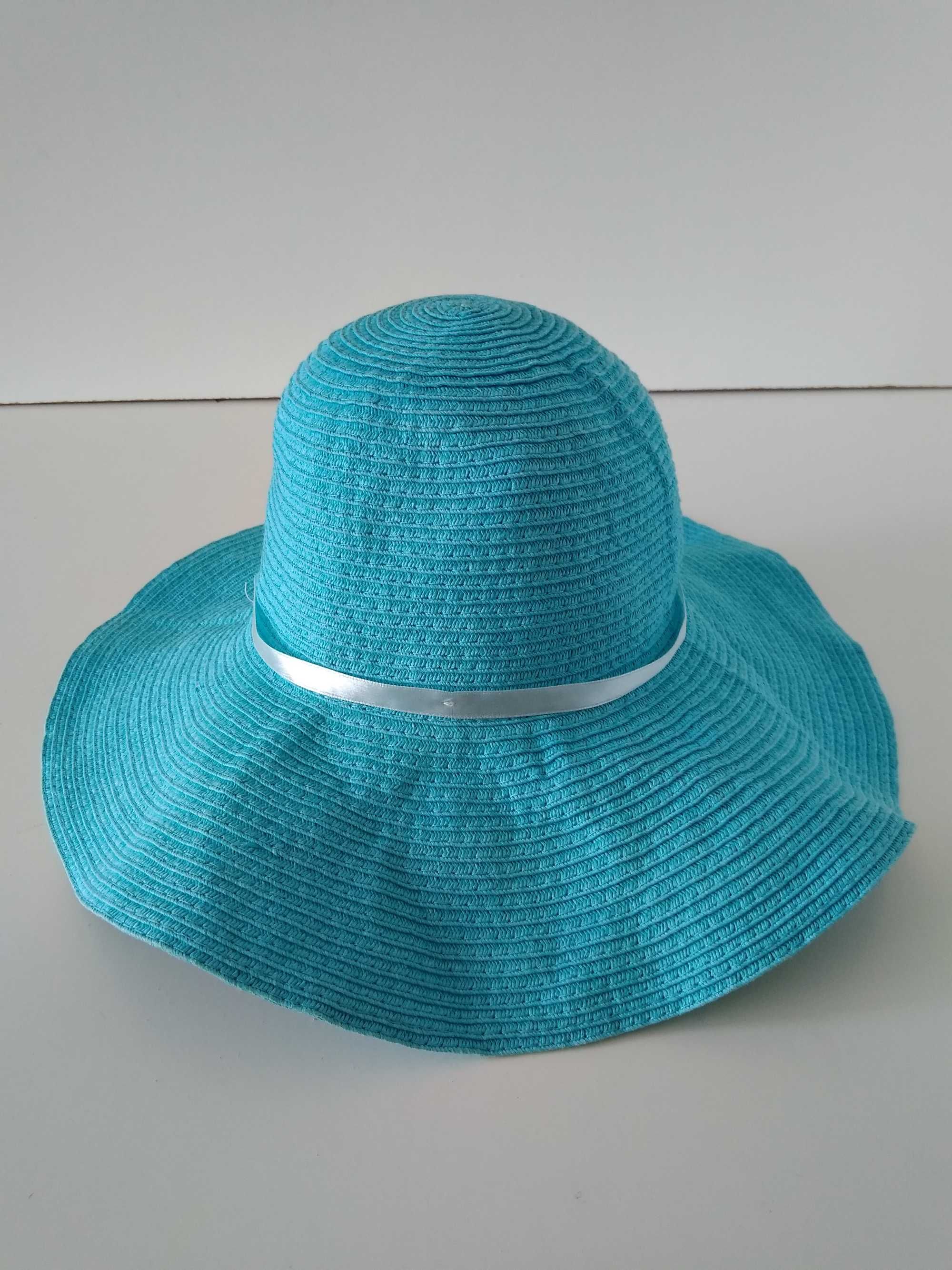 Красивая женская бирюзовая шляпа с широкими полями из бумажной соломки