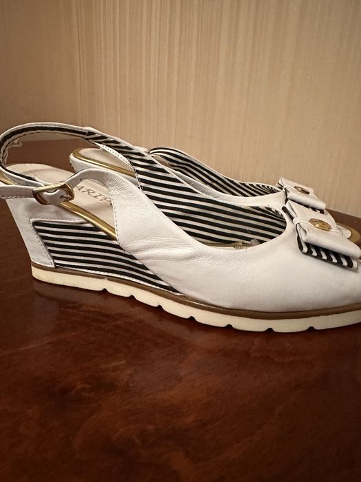 Босоніжки жіночі