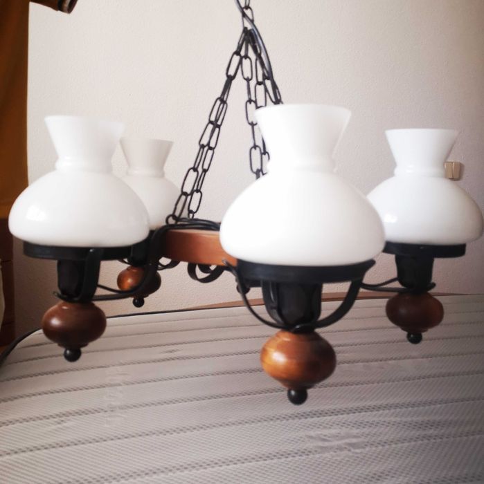 Candeeiro ferro forjado e madeira