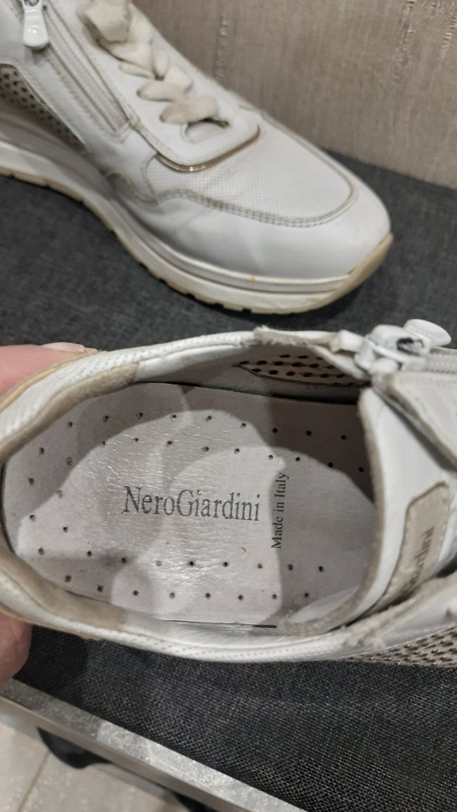 Продам кросівки Nero Giardini