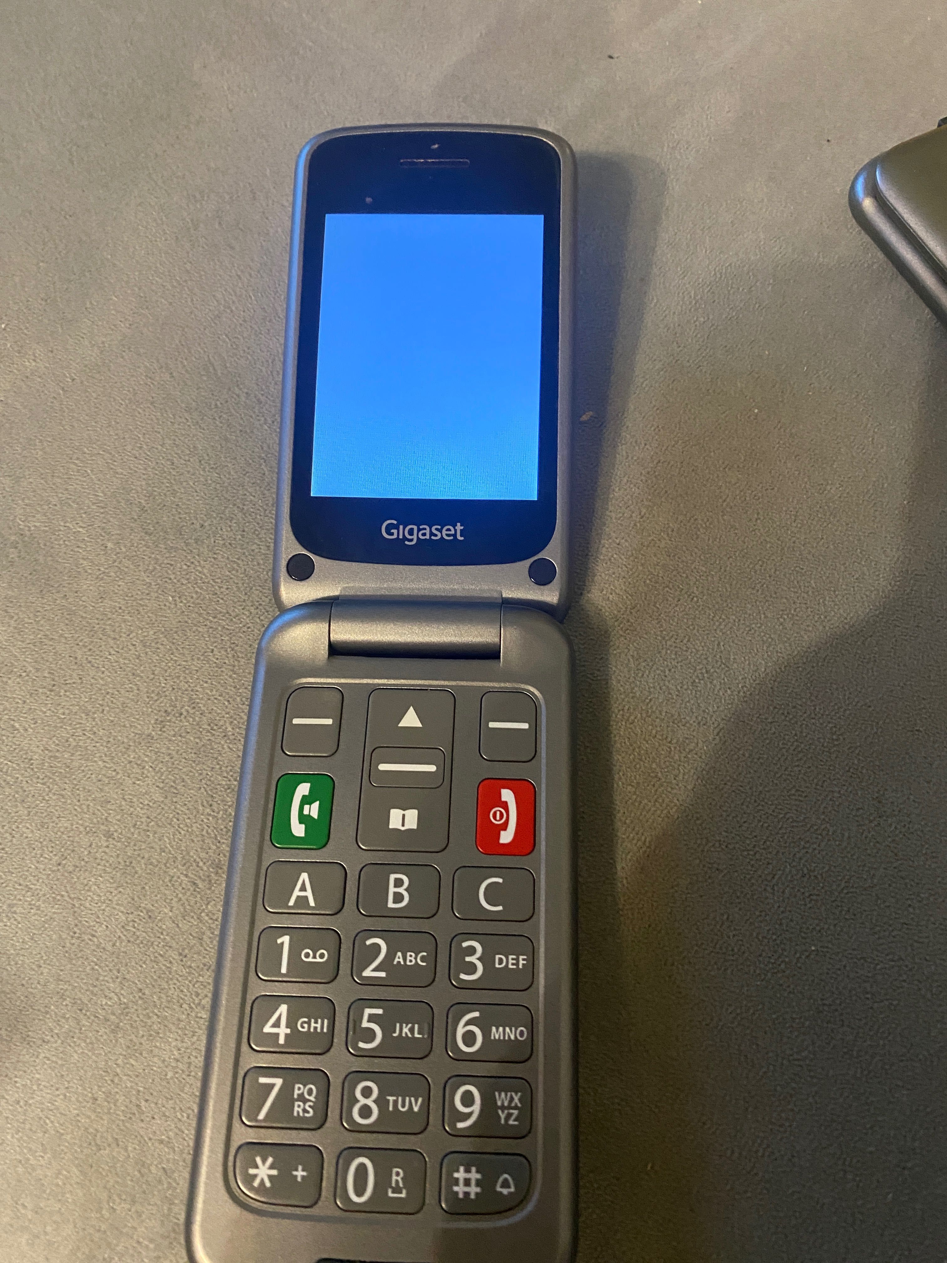 dwa telefony  Gigaset  19/44 z klapką