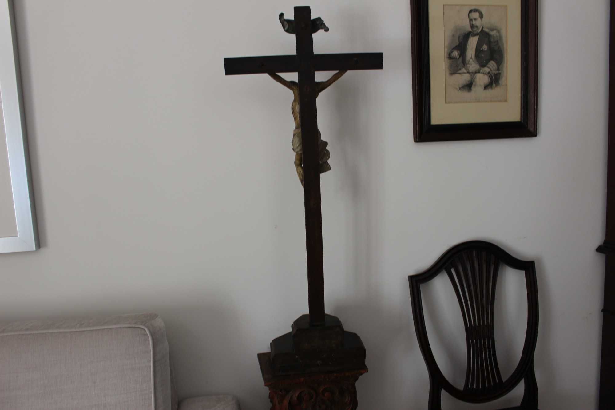 Grande crucifixo em madeira início Séc XIX