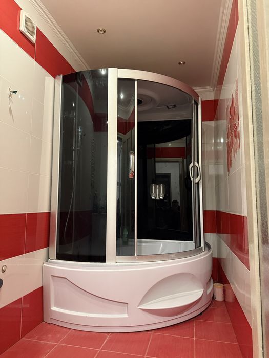 Душова кабіна з розсувними дверцятами