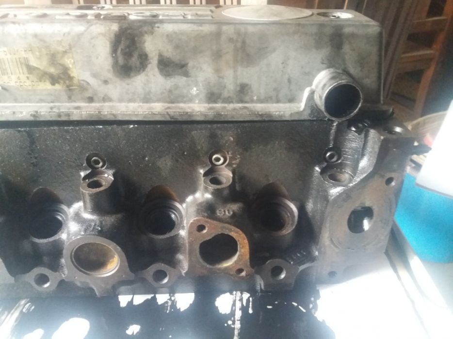 Vendo cabeça de motor , 1800 era de um turbo diesel da Ford fiesta1988