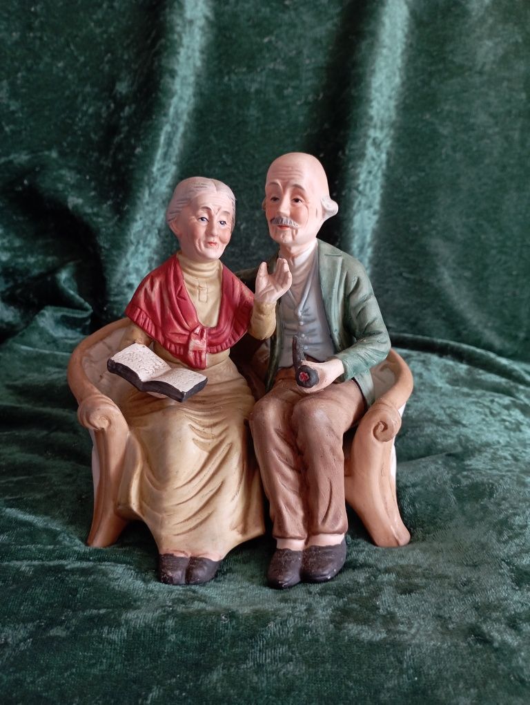 Figurka Porcelanowa Parka Staruszków Babcia z Dziadkiem