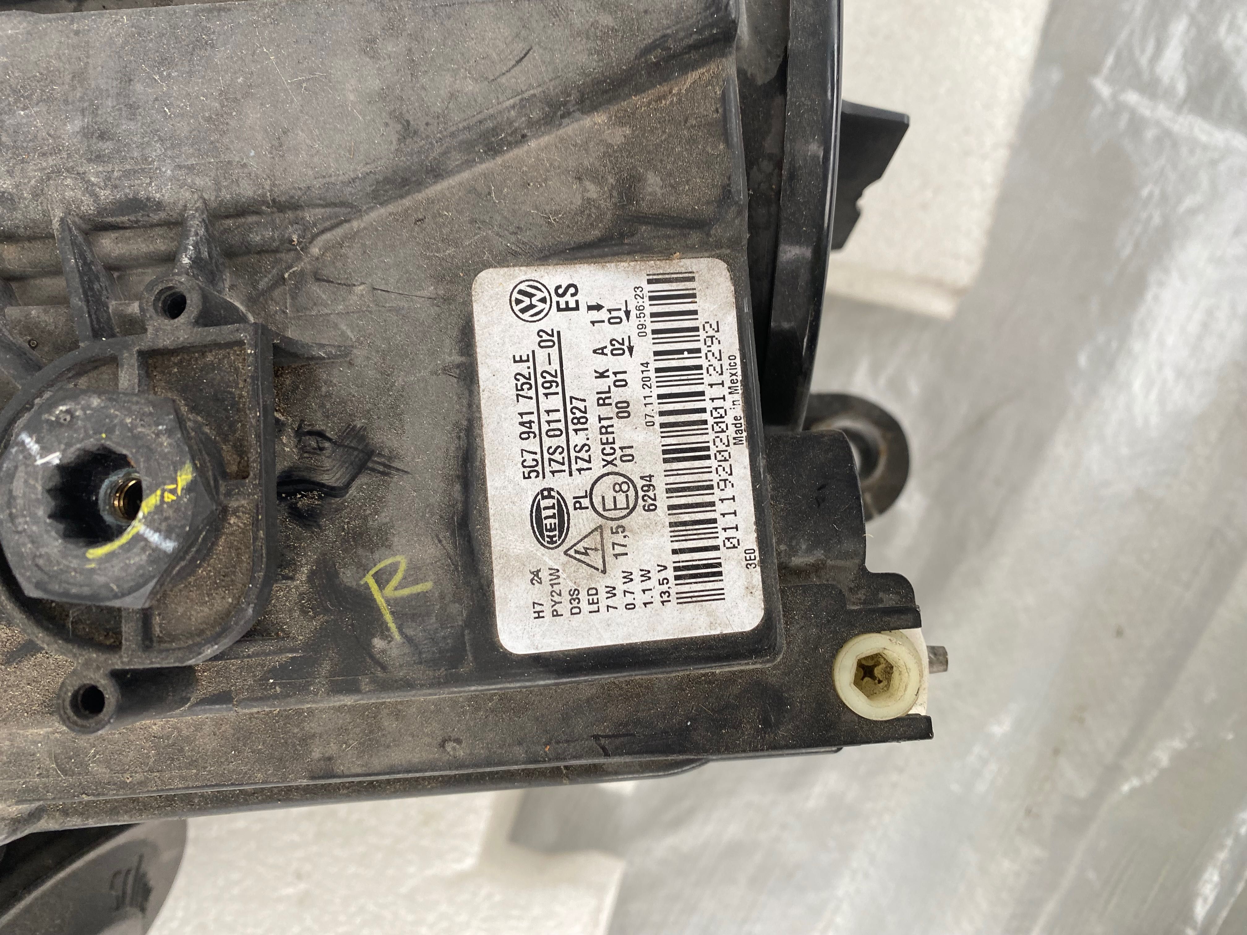 VW JETTA XENON BI-XENON lampa prawa przednia ładna, kompletna