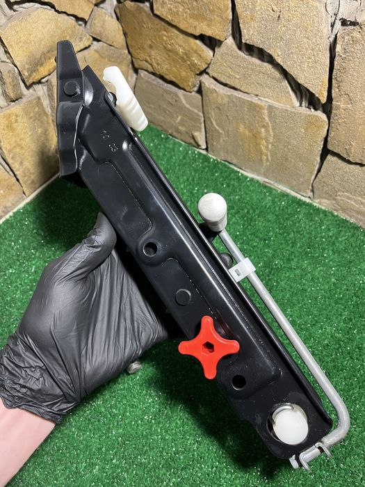 Домкрат крюк БМВ Е46 Е90 Ф30 BMW E46 E90 F30