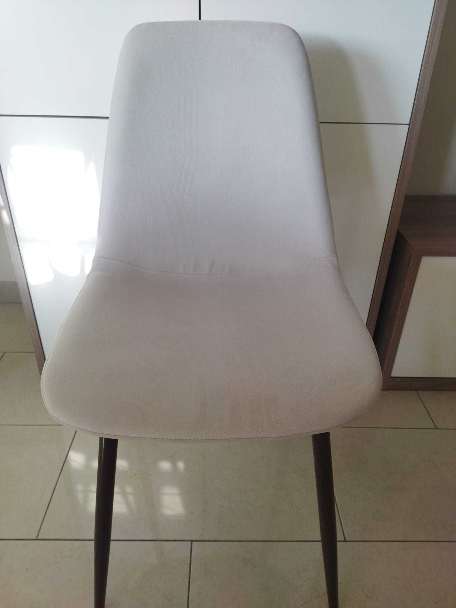 Vendo 4 cadeiras em pele.
