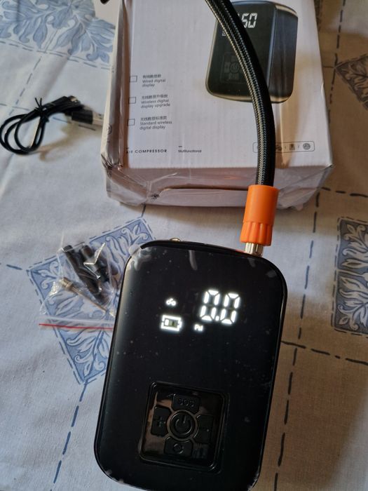 Inflador recarregável portátil de pneus e bolas. Novo