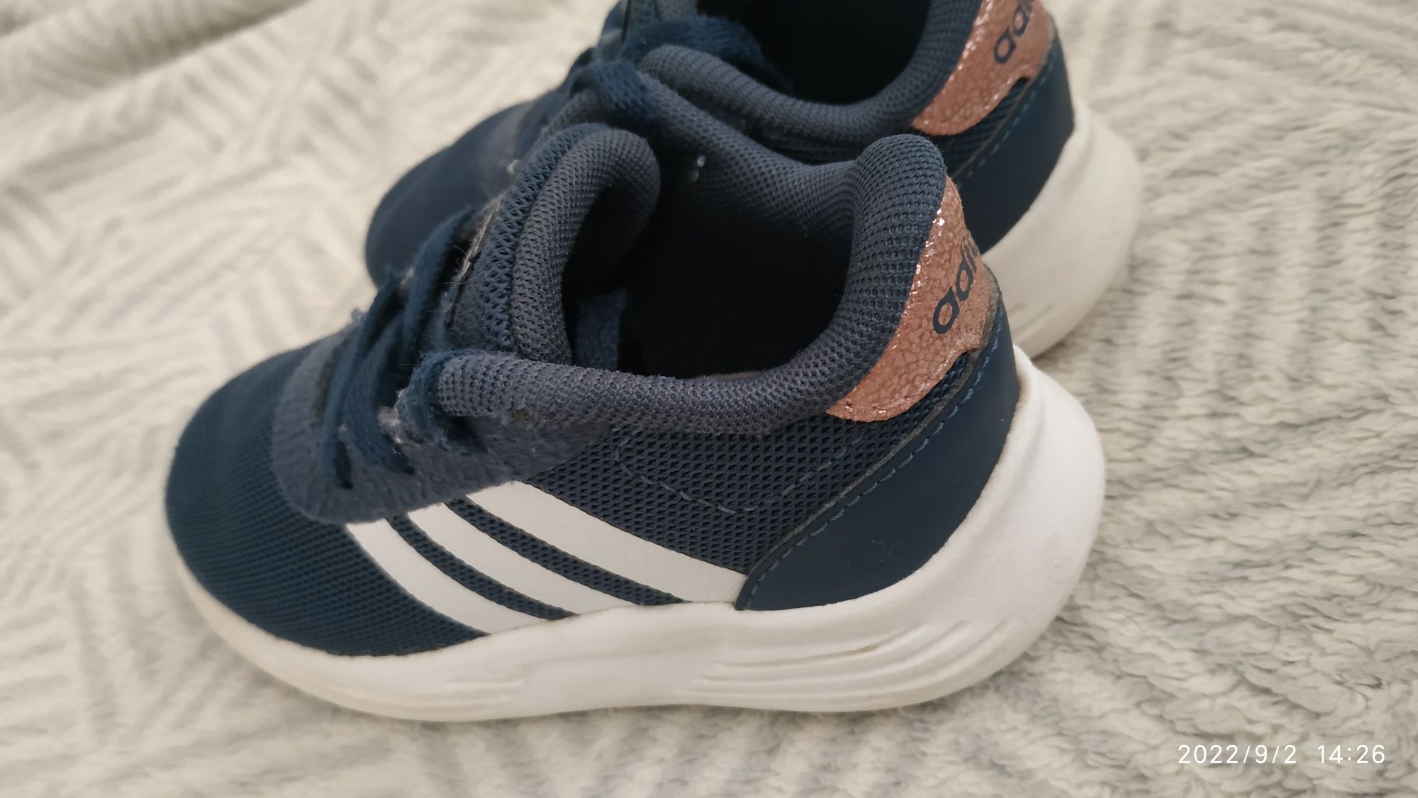 Buty adidas 23 dziewczęce na jesień wiosnę