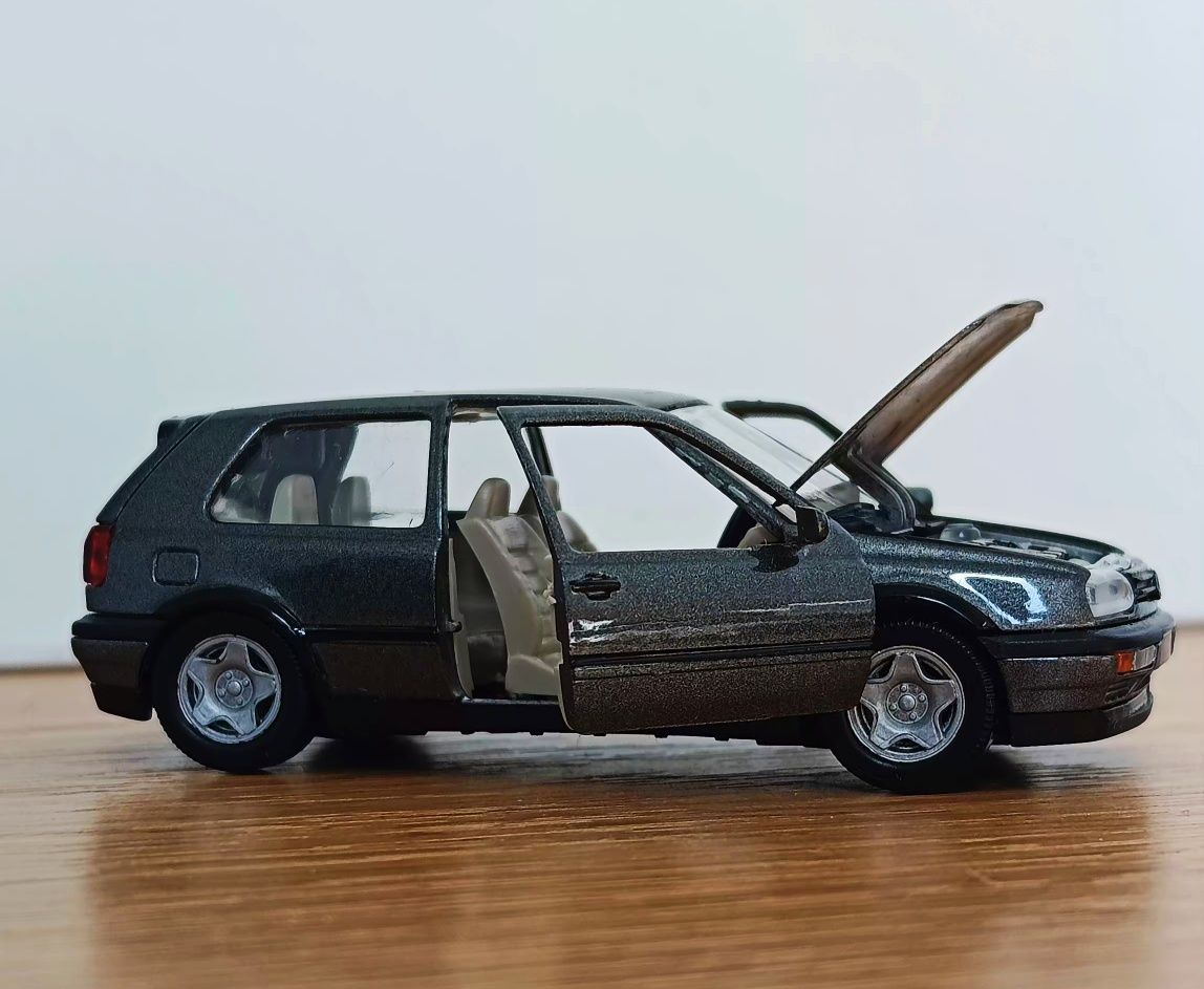 Golf VR6, zabawka, model Schabak 1:43, jak nowy