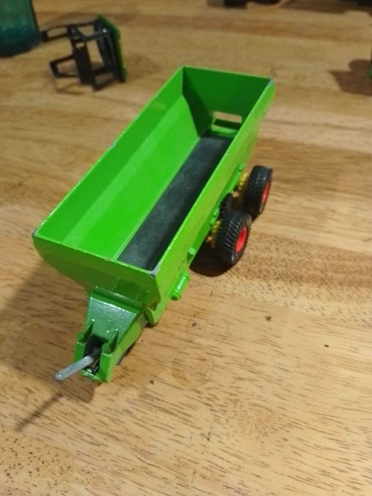 Rozrzutnik  1:32 SIKU 3152