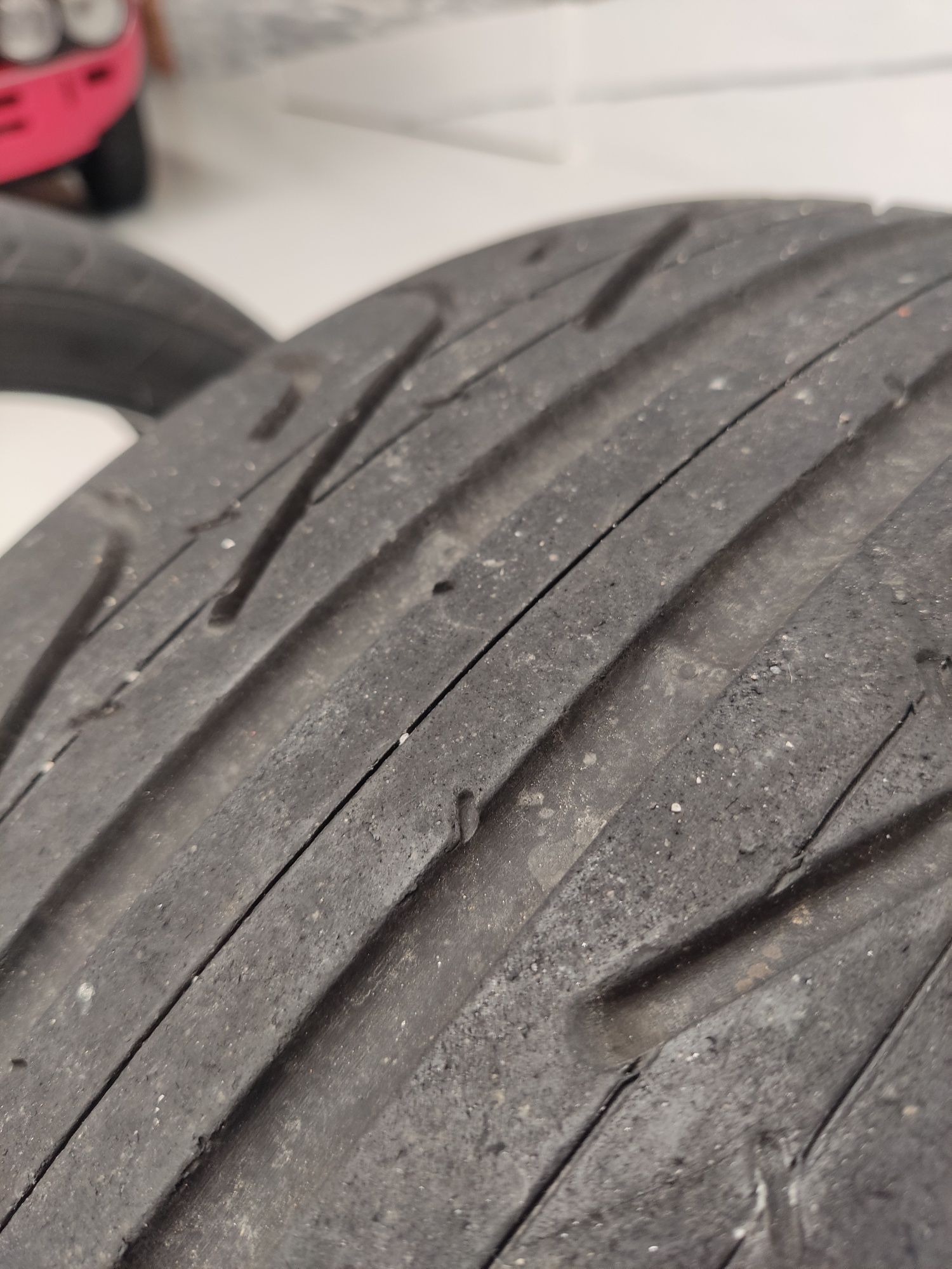 Pneus Aston Martin Pirelli Pzero Corsa 295/30 R19 e 255/35 R19