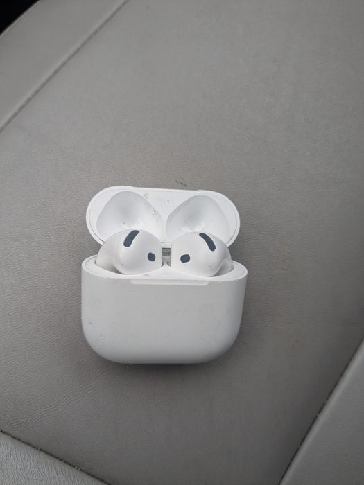 Słuchawki iPhone airpods 4 gen