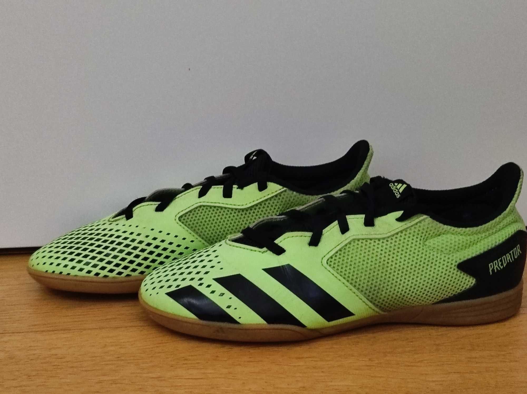 Halówki adidas predator 20.4 

80zł r.37