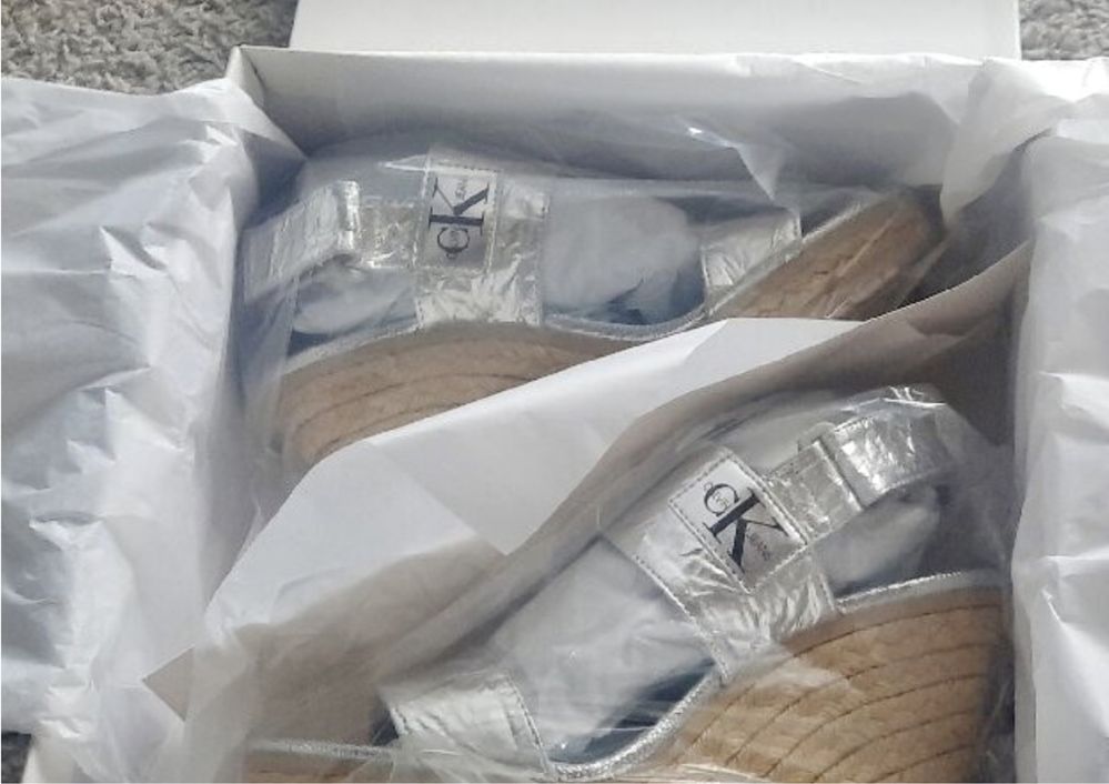 Koturny Calvin Klein srebrne sandaly 37
