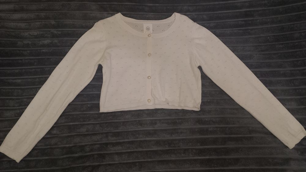 Біла кофтинка коротка