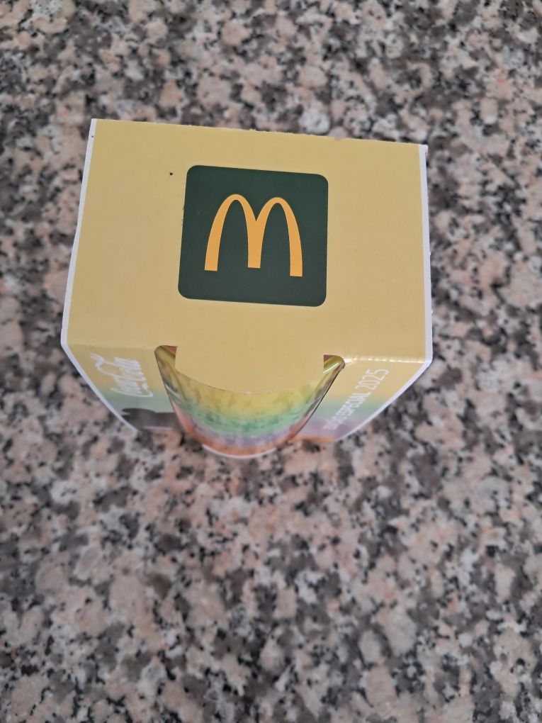 Copo Macdonald arco iris