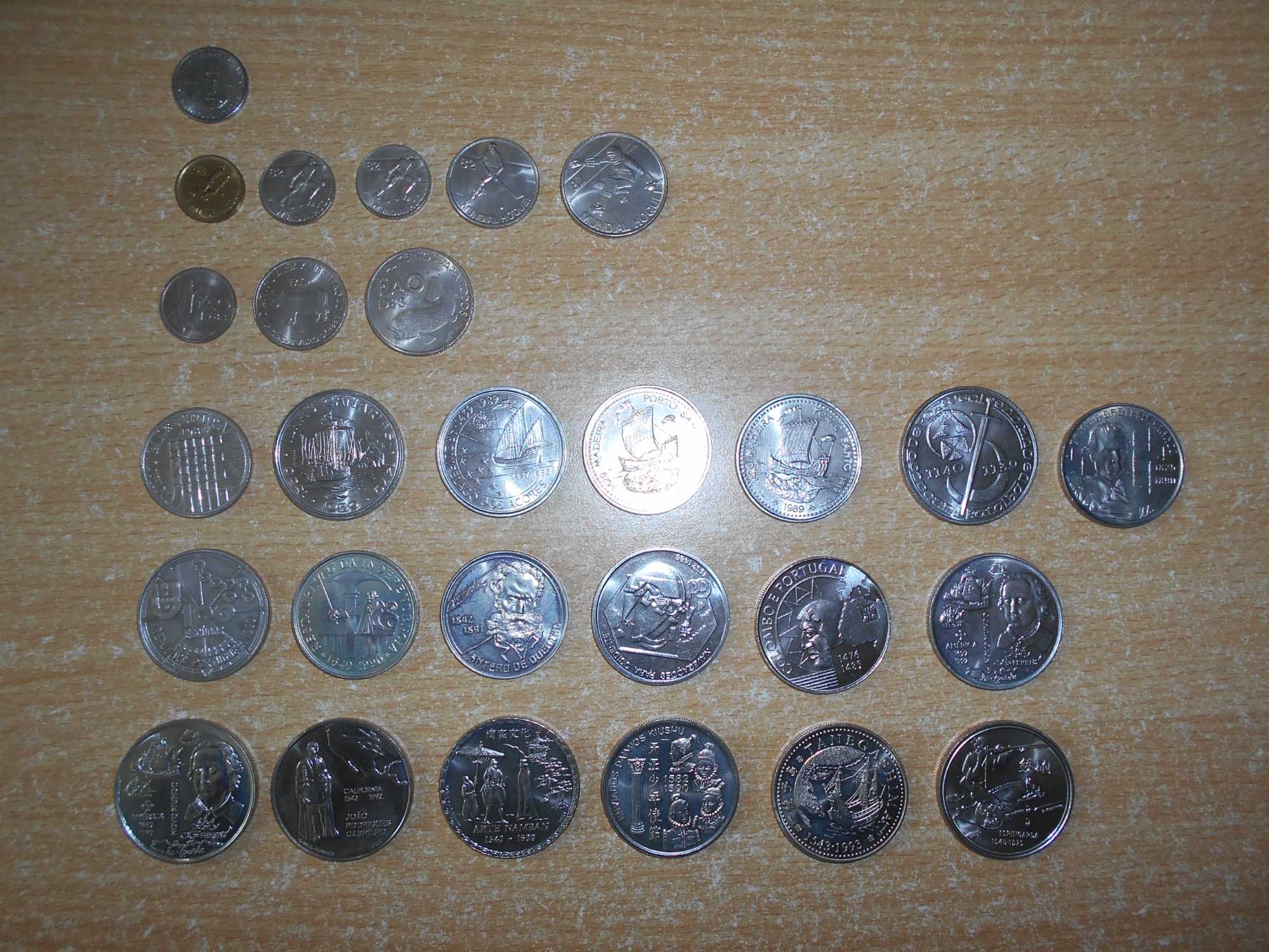 28 moedas comemorativas de coleção (escudos). Não circuladas (Belas).