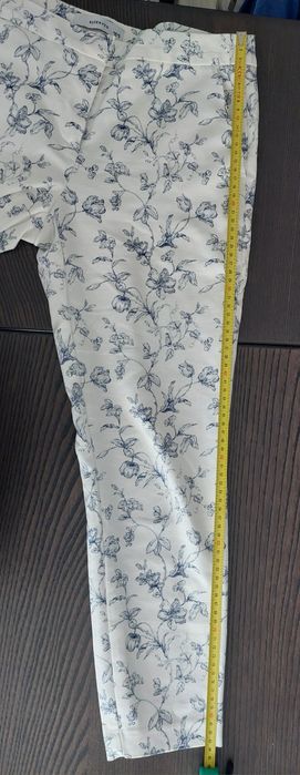 Spodnie Reserved cygaretki 36 białe w kwiaty