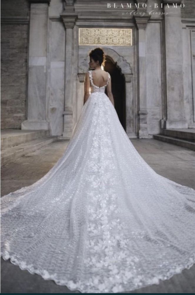 СРОЧНО! Продам Свадебное Платье BLAMMO-BIAMO  model-Biju