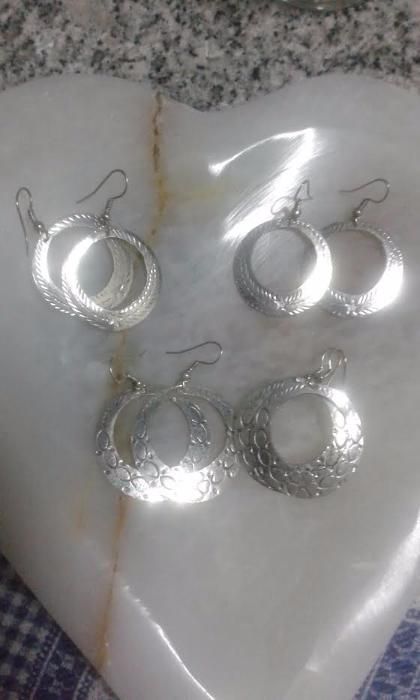 Brincos argolas prateadas