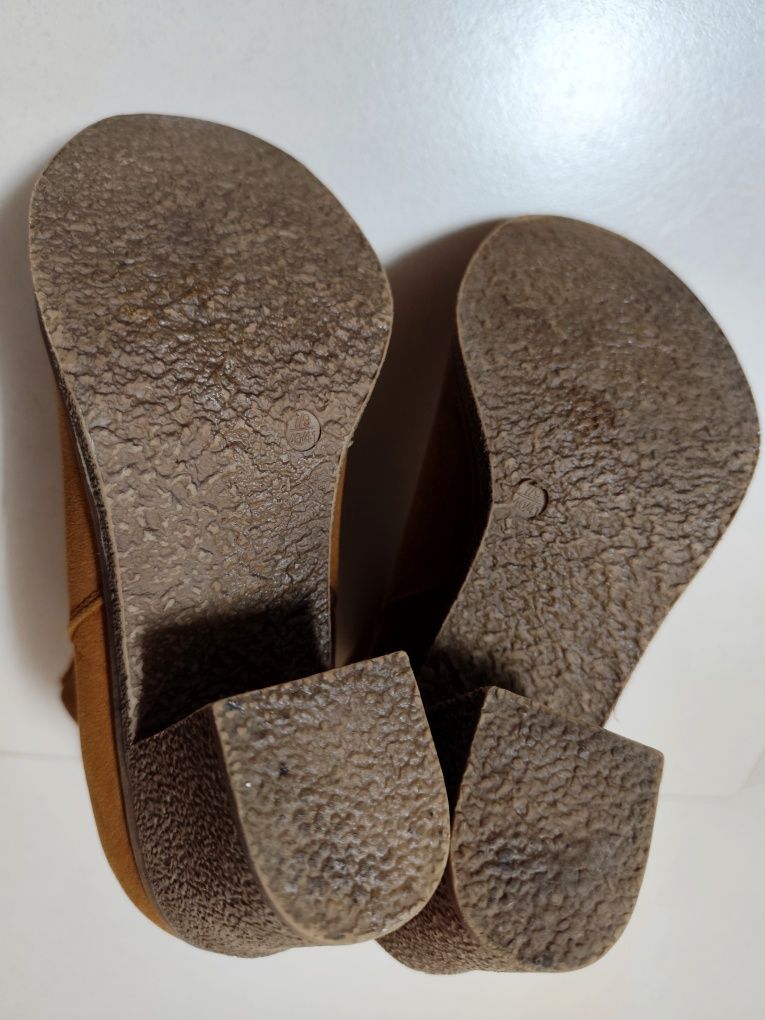 Botins castanhos com salto - Atmosphere (Novos - Tam. 40.5)