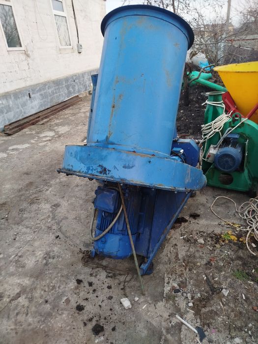 Соломорезка измельчитель.