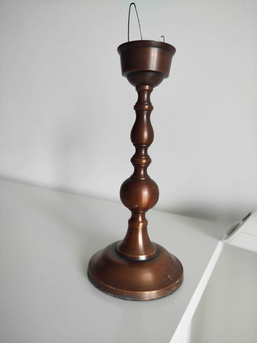 Metalowy toczony Brązowy świecznik z teksturowanym szkłem