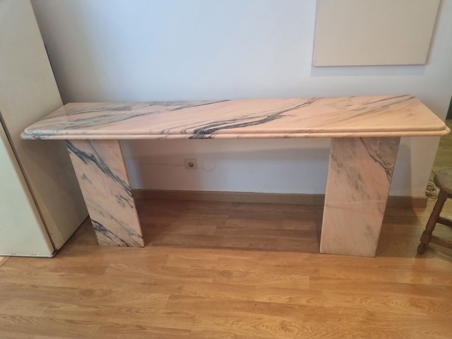 Consola / mesa de entrada em mármore rosa