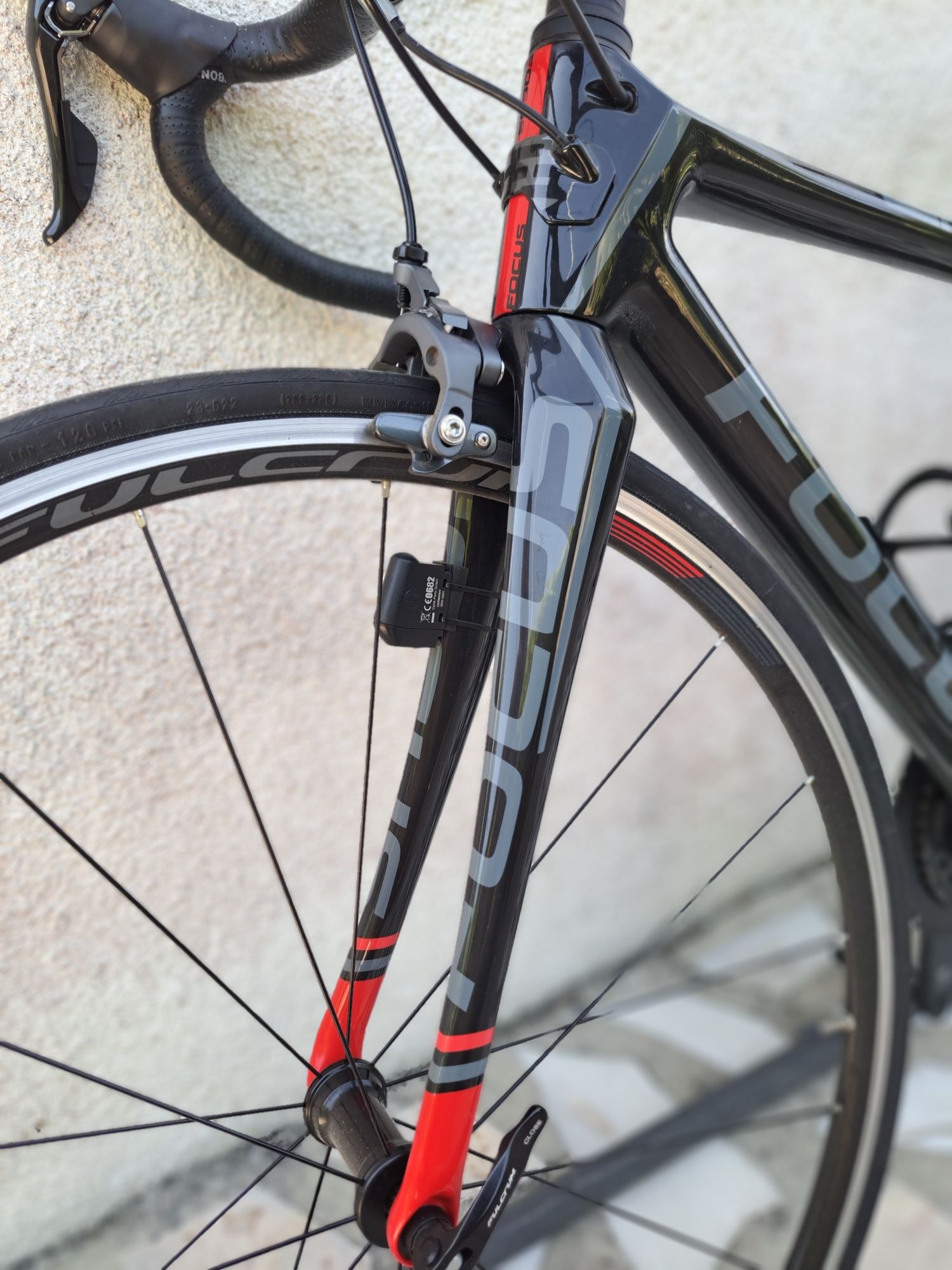 Bicicleta de Estrada Focus Cayo Carbon Shimano Ultegra Tamanho M