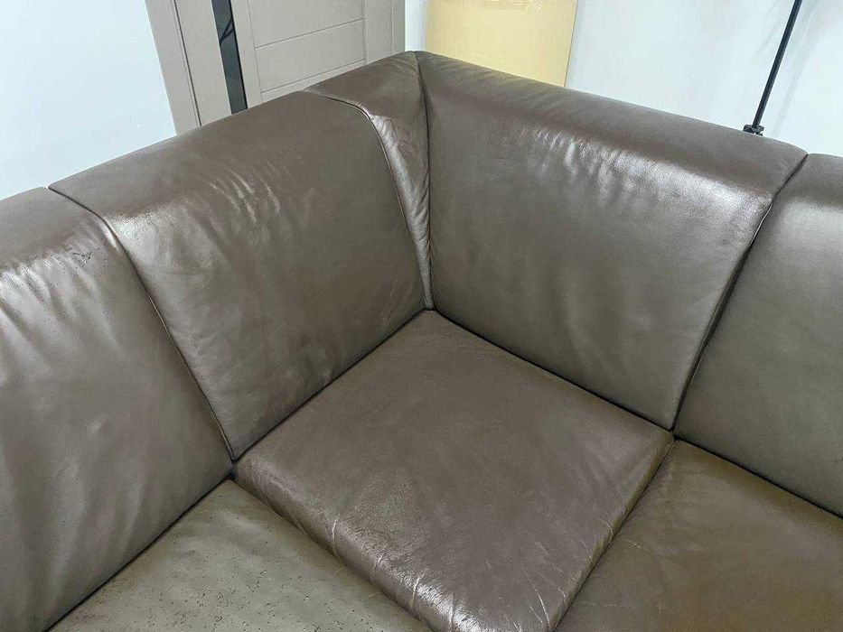 Шкіряний диван. Кутовий диван. Розкладний. Бежевий диван. Релакс.