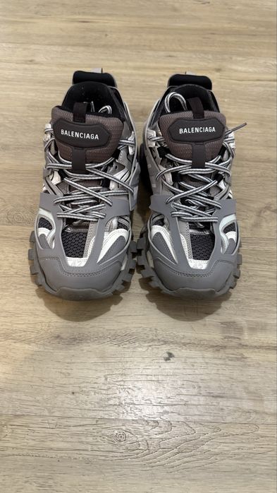 Balenciaga track led