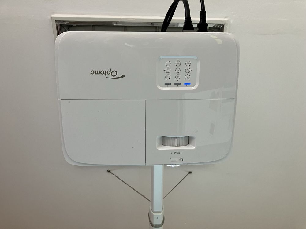 Sprzedam projektor krótkoogniskowy Optoma X309ST