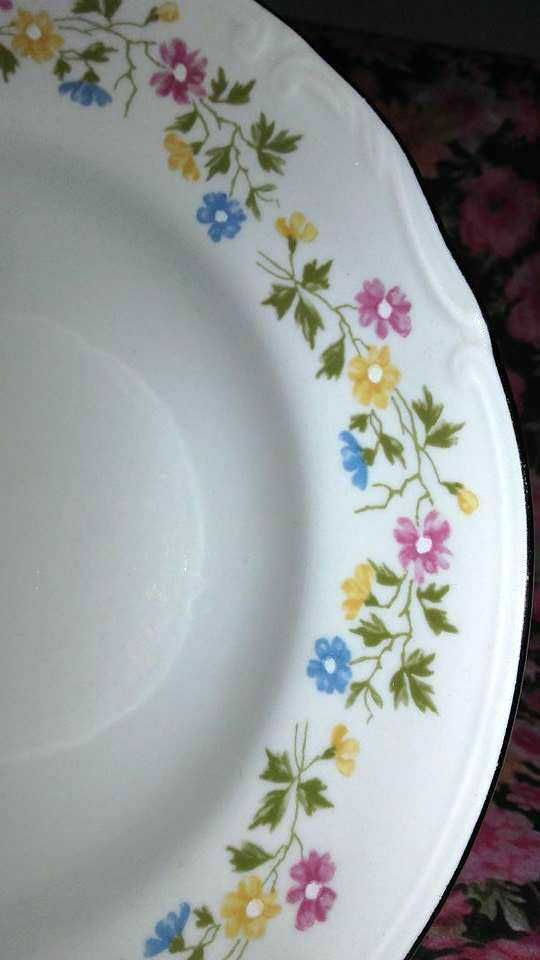 Porcelana Chodzież – zestaw talerzy