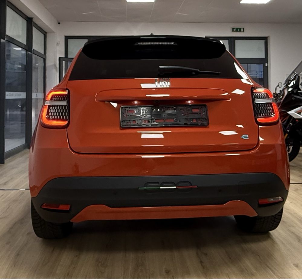 Fiat 600e La Prima Iva dedutivel 400km autonomia