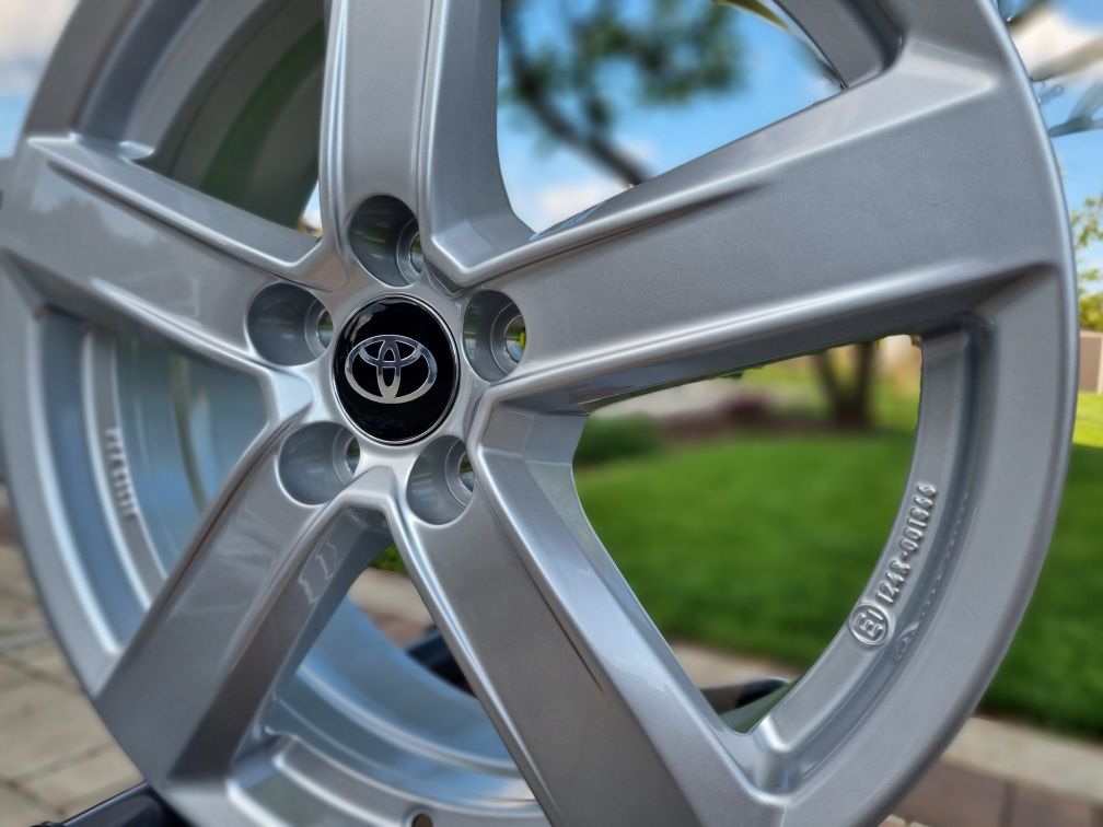 Toyota Yaris 17 " Nowe Felgi aluminiowe 5x100 Yaris IV 2020- Srebrne
