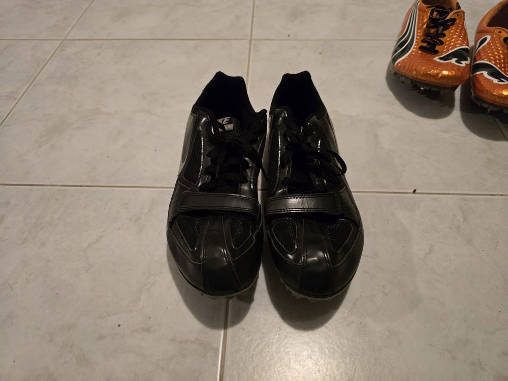 Vendo 2 Tenis de bicos competicao