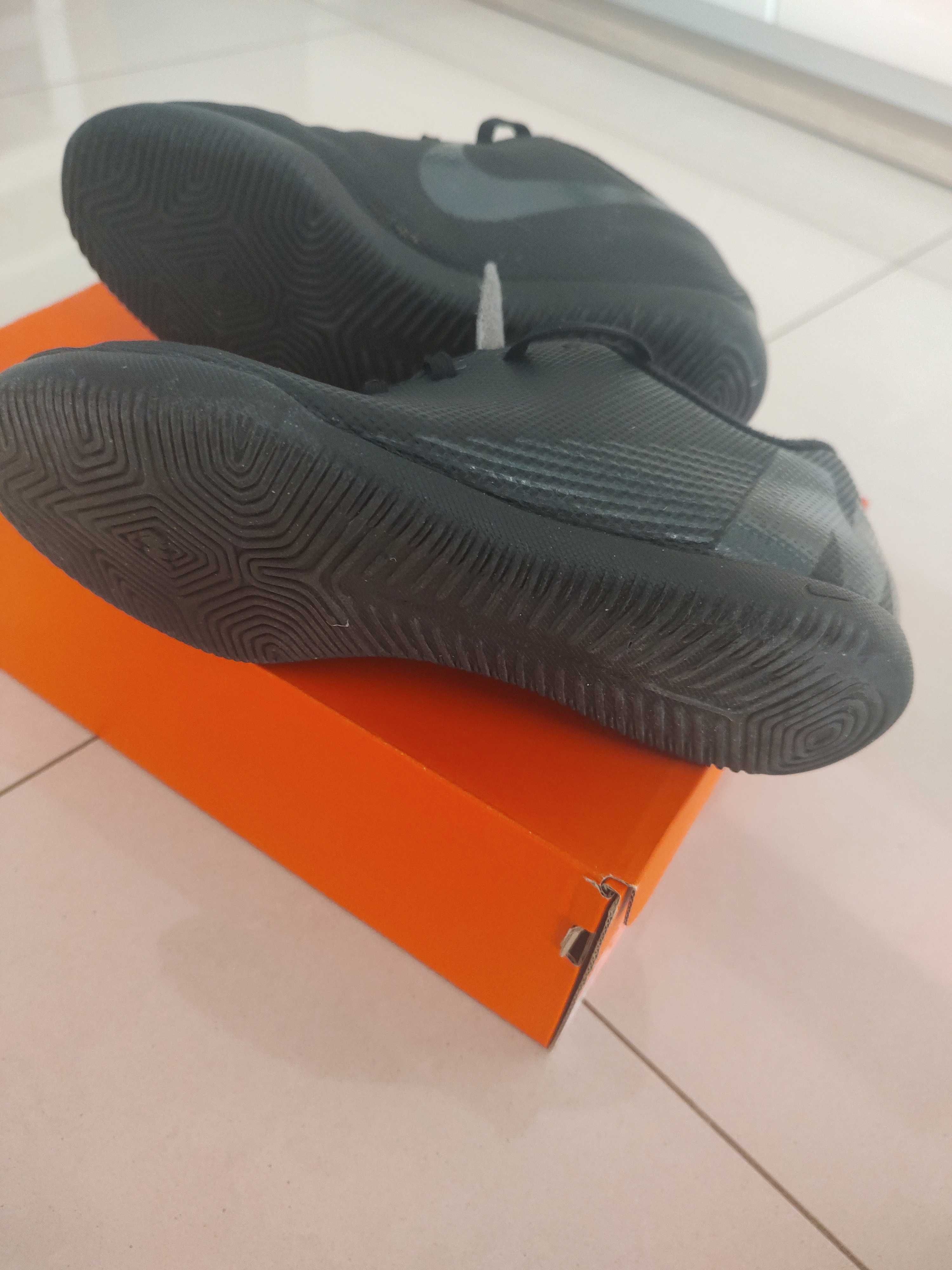 Halówki Nike 35,5