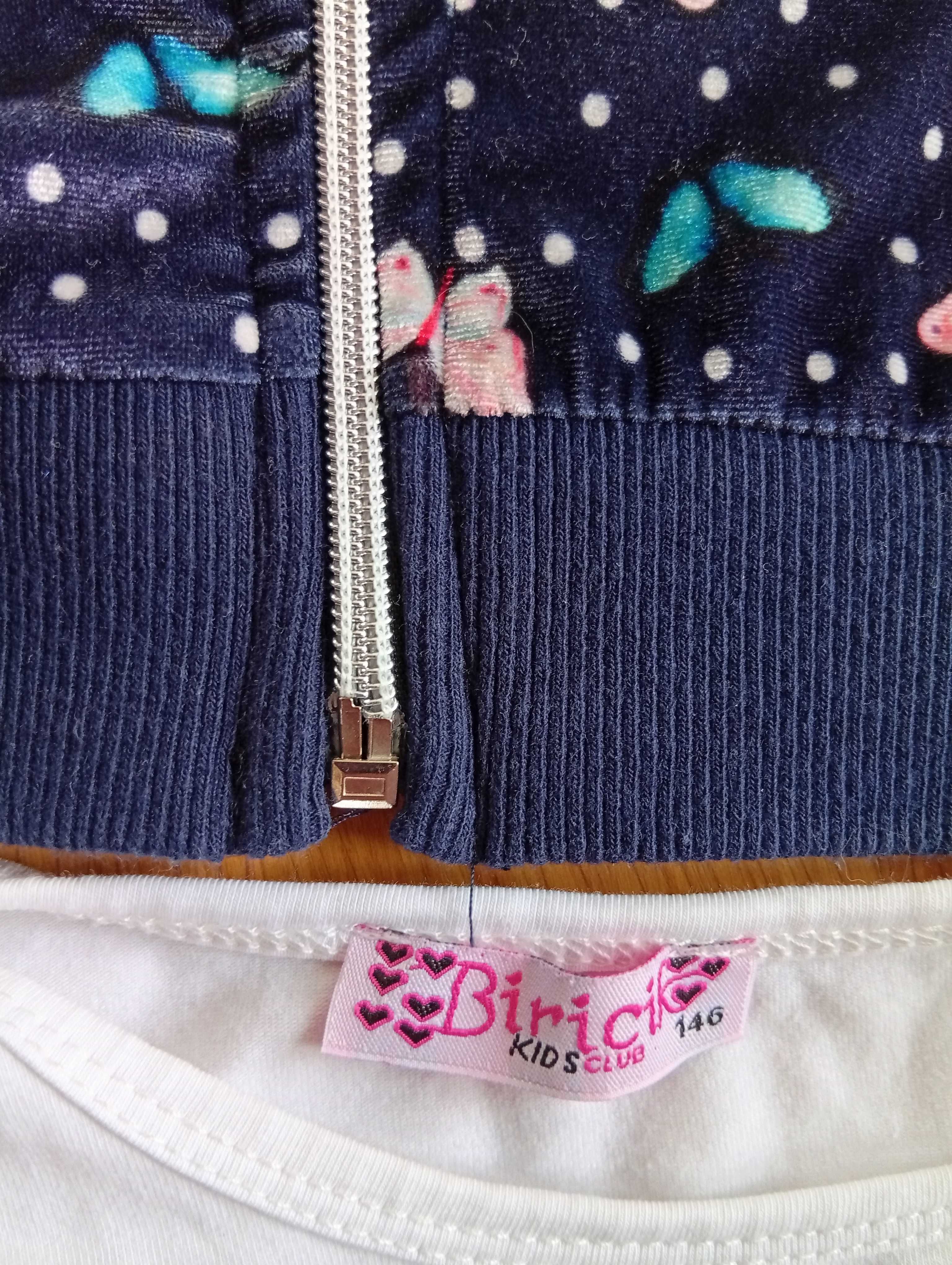 Bluza spodnie dresowe i bluzka 146