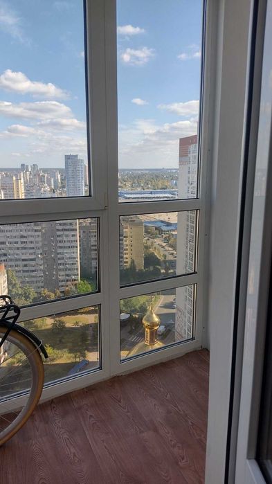 М Осокорки 10 хв,   євроремонт, генератор в будинку. два санвузли