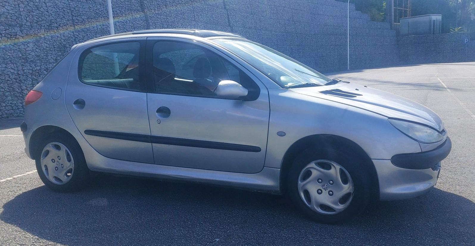 Peugeot 206 APENAS 147.000 kms económico e em excelente estado