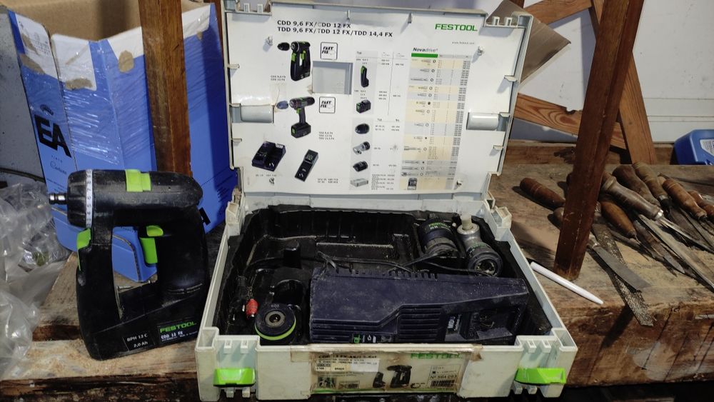 Conjunto Aparafusadora de Bateria Festool em Caixa com Acessórios