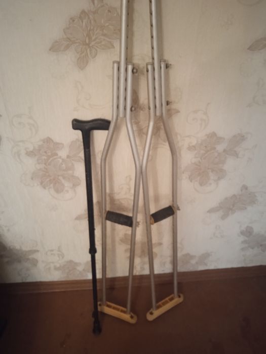 Продам костилі та трость