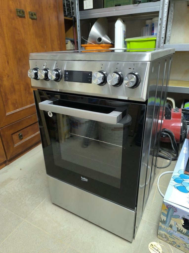 Kuchnia wolnostojąca Beko FSM57300GX