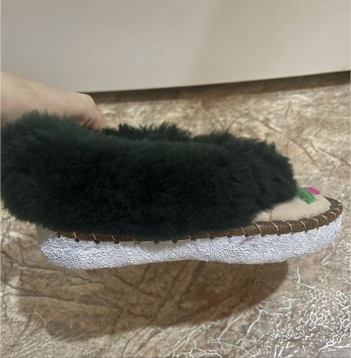 Нові капці на овчині,розпродажа)