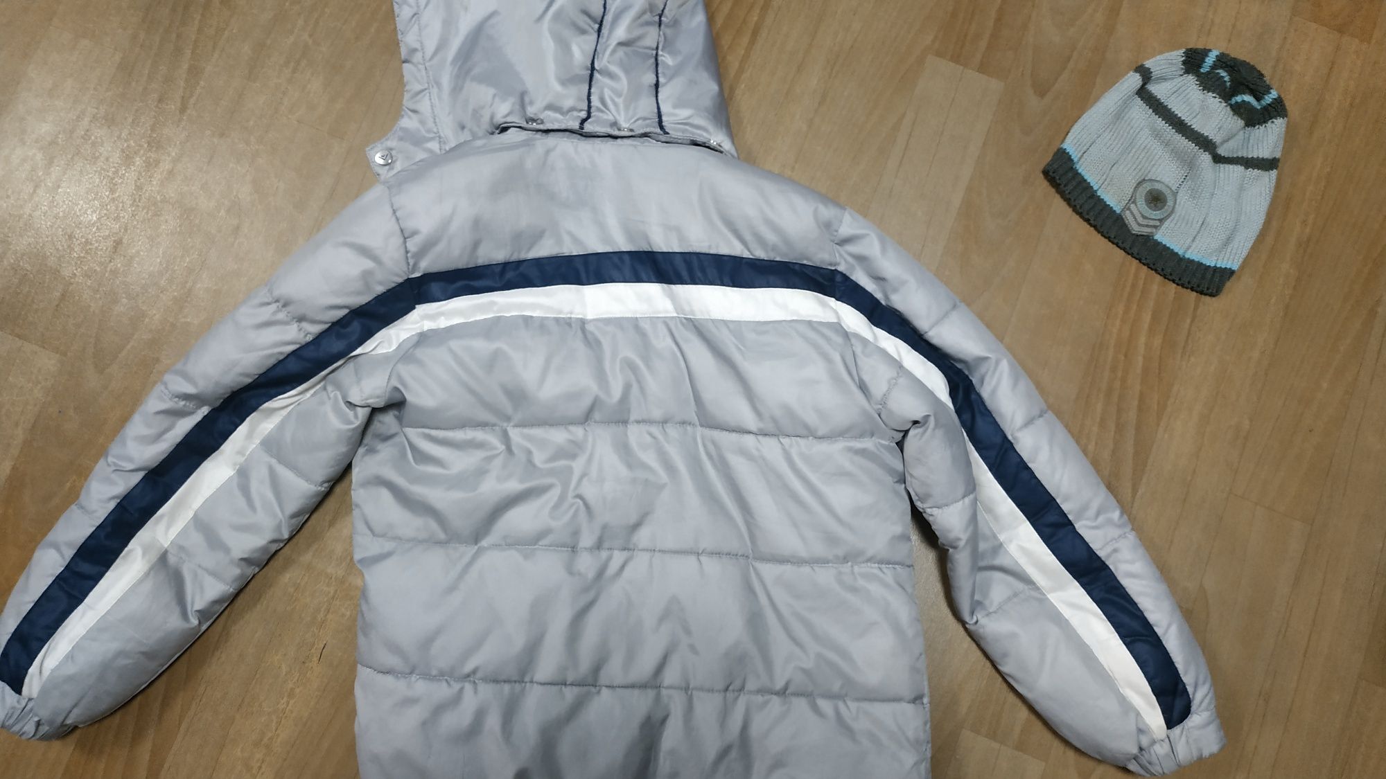 Демисезонная фирменная куртка oojii р. 140 на 10-11 лет шапка в подаро