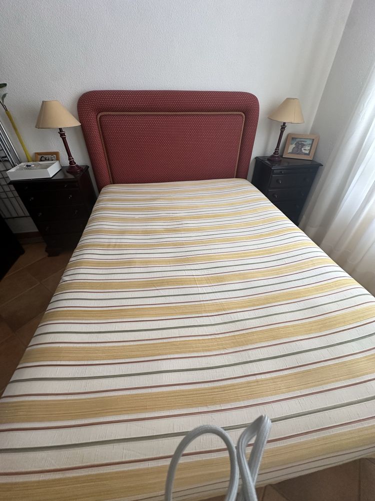 Cama quarto + mesas cabeceira