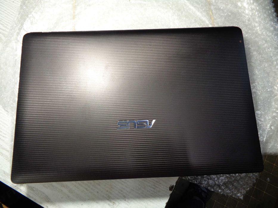 Tani laptop do codziennego użytku – ASUS X53S z Windows 10, SSD 256GB